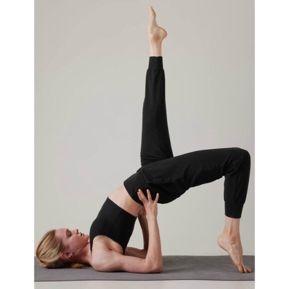 Athleta Classic Black Salutation Jogger In Powervida Sz M - Picture 1 of 6